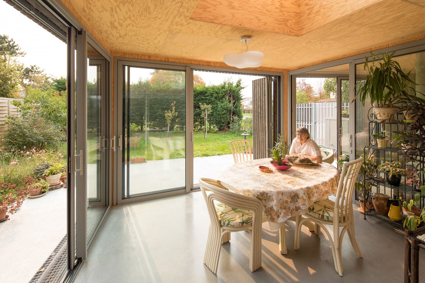 Coulissant aluminium et plafond contreplaqué pin des landes