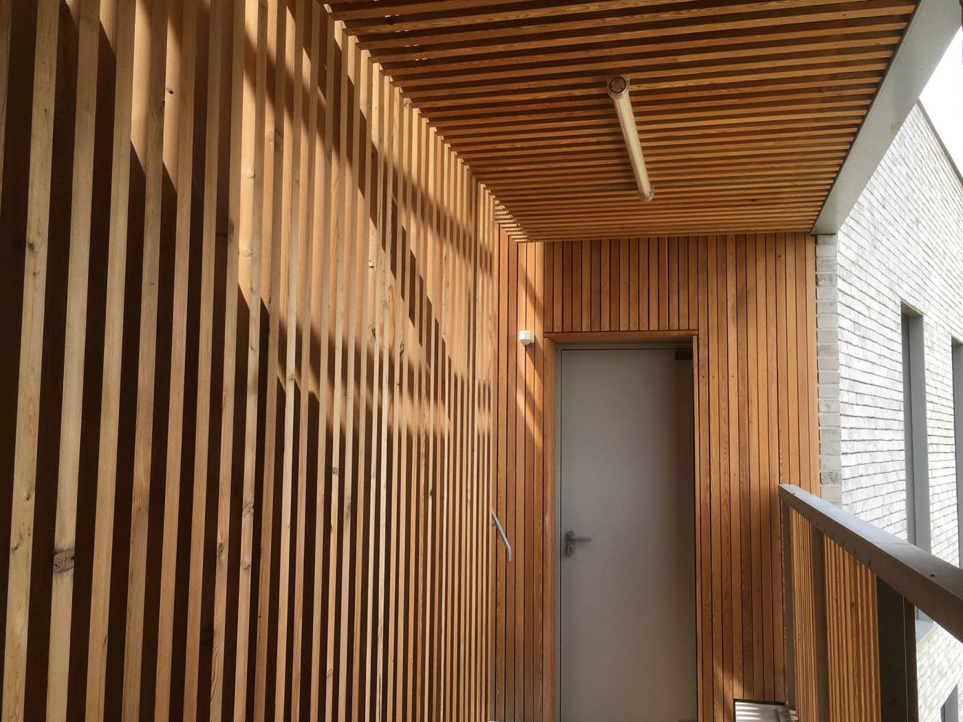 Plafond et garde corps en mélèze