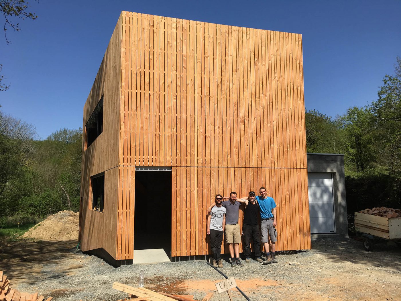Bardage réalisée par une équipe de charpentiers fière de son travail