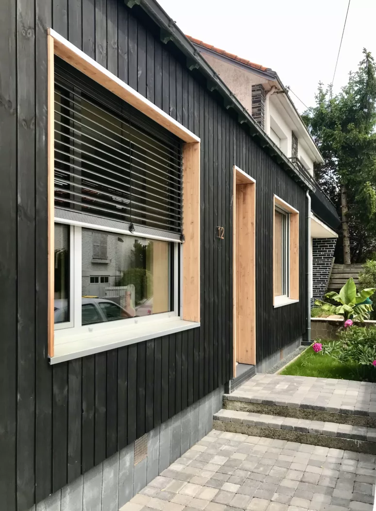 Bardage bois moderne posé à la vertical