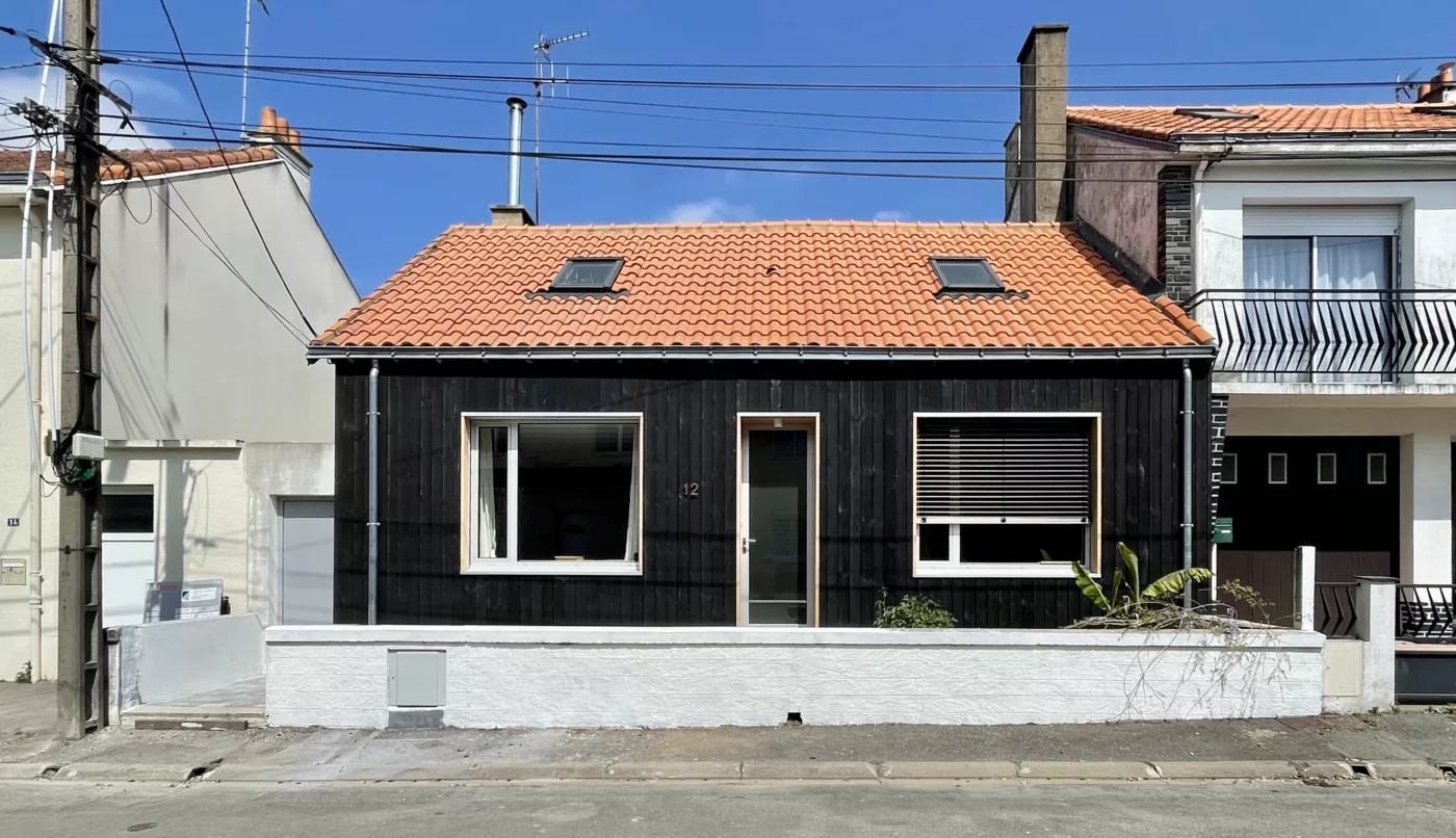 Bardage bois moderne posé à la vertical